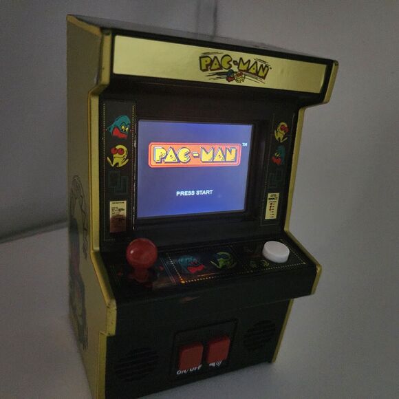 Bandai Pac Man Video Game Mini Arcade Machine Plastic Toy 2020 *TESTED* - Picture 1 of 5